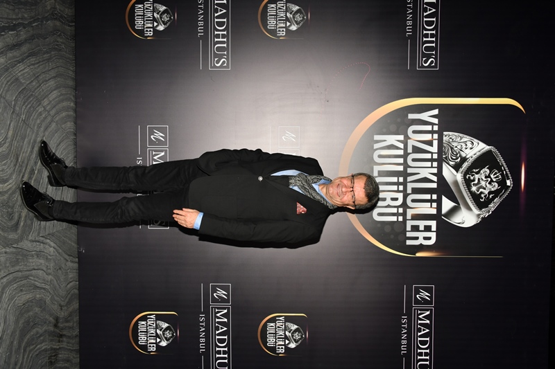 Yüzüklüler Kulübü : �� Ve Cemiyet Dünyas�n�n Seçkin �simlerini Madhu�s�un E�siz Ambiyans�nda Bulu�turdu